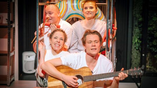On aeg teatrisse minna!